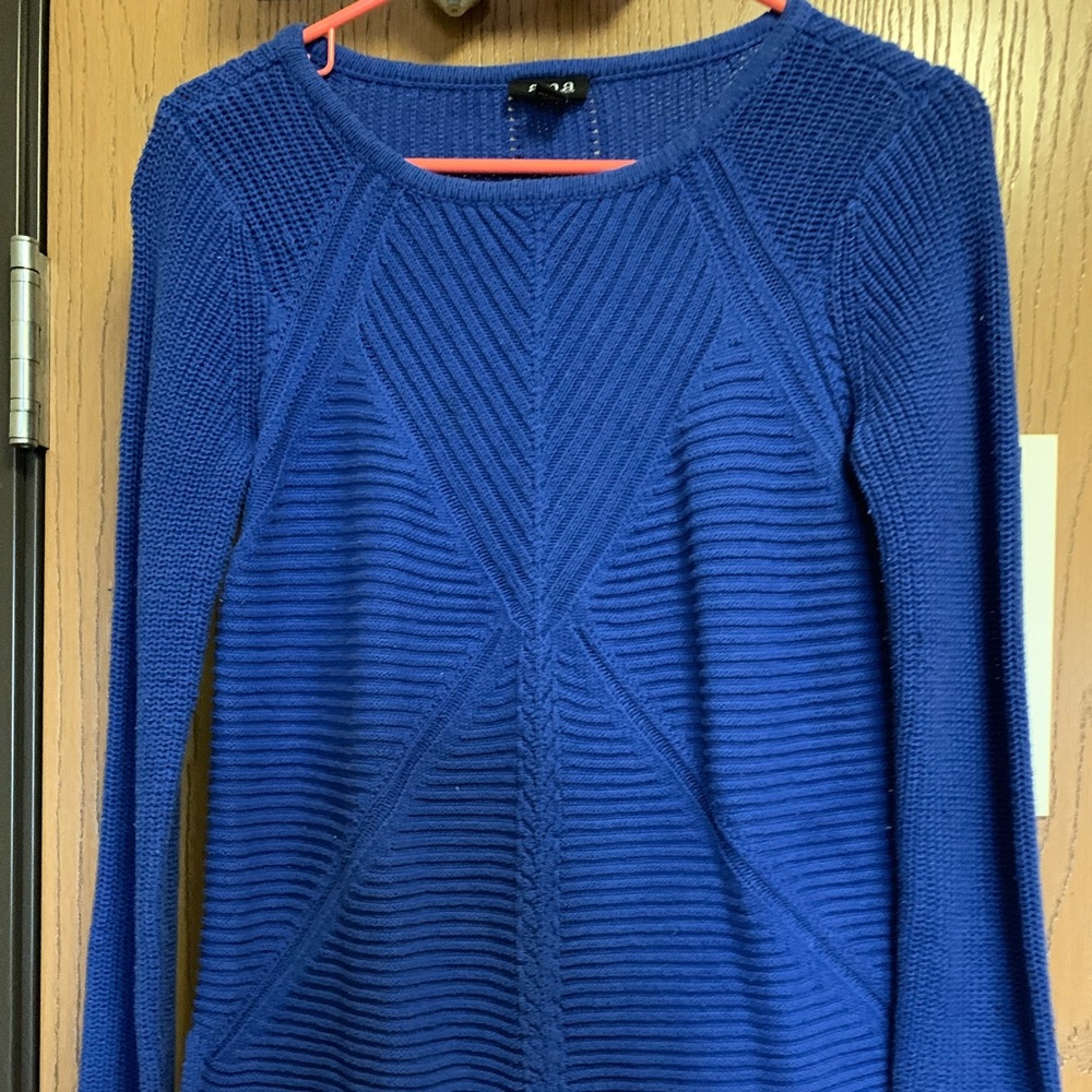 BLUE KNIT SWEATER